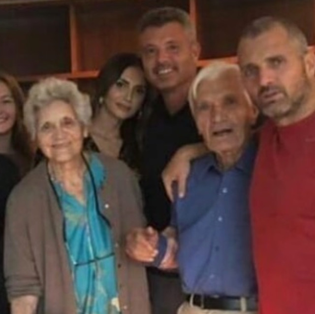 sadettin saran ile emina jahoviç aile fotoğrafında birlikte poz verdi